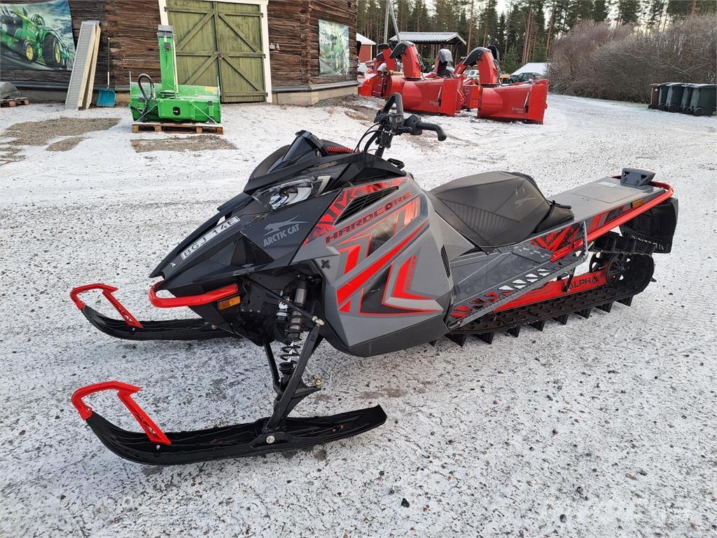 Arctic Cat M 8000 ALPHA 雪地摩托车