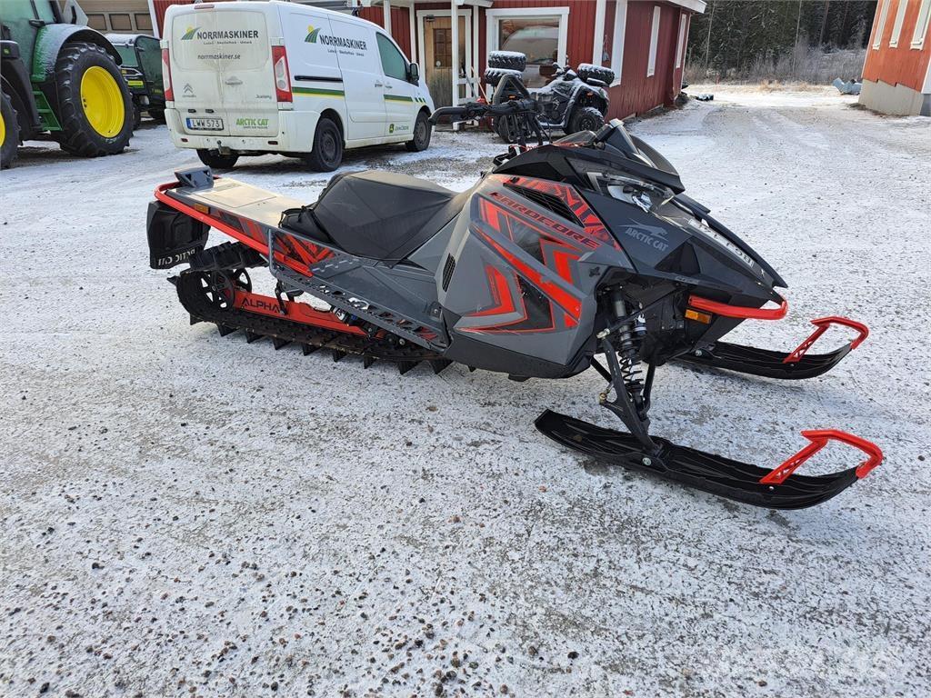 Arctic Cat M 8000 ALPHA 雪地摩托车