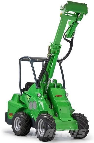 Avant 528 滑移装载机