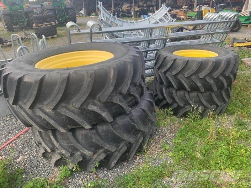 Firestone Däck på fälg 轮胎、车轮、轮圈