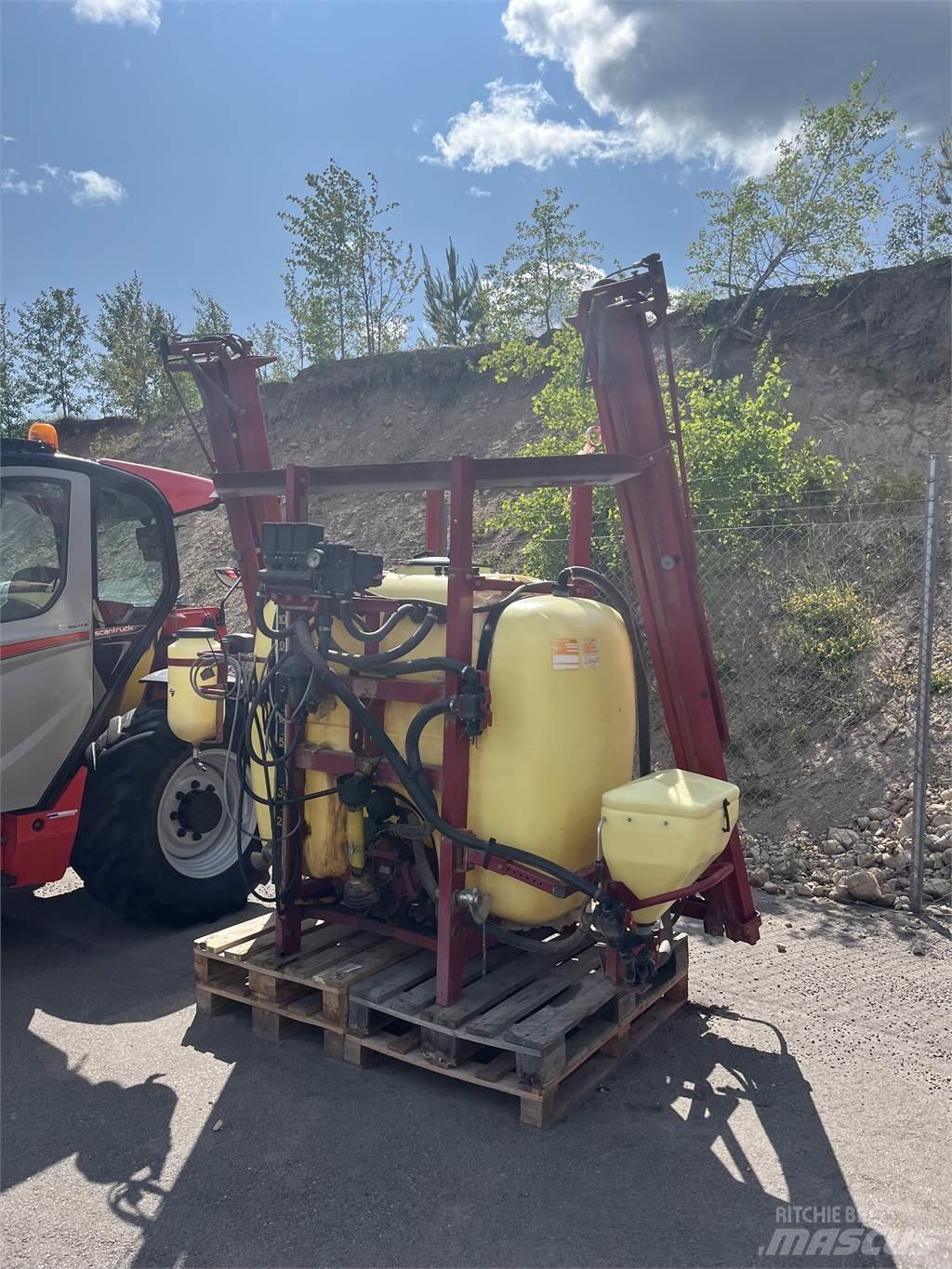 Hardi TLY 1000 牵引式喷雾机