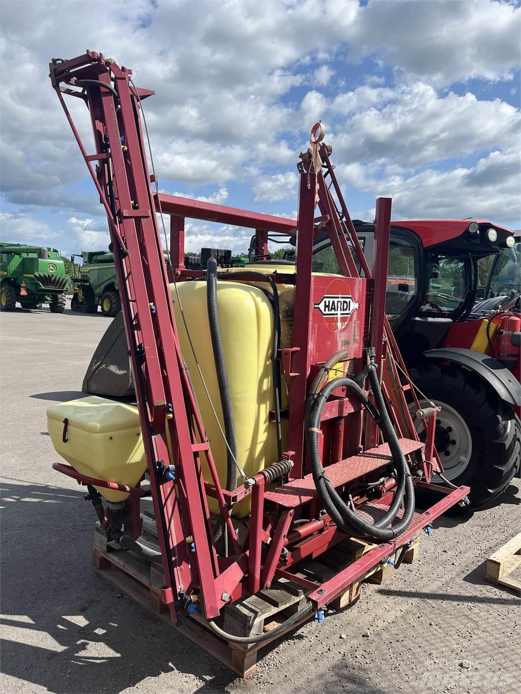 Hardi TLY 1000 牵引式喷雾机