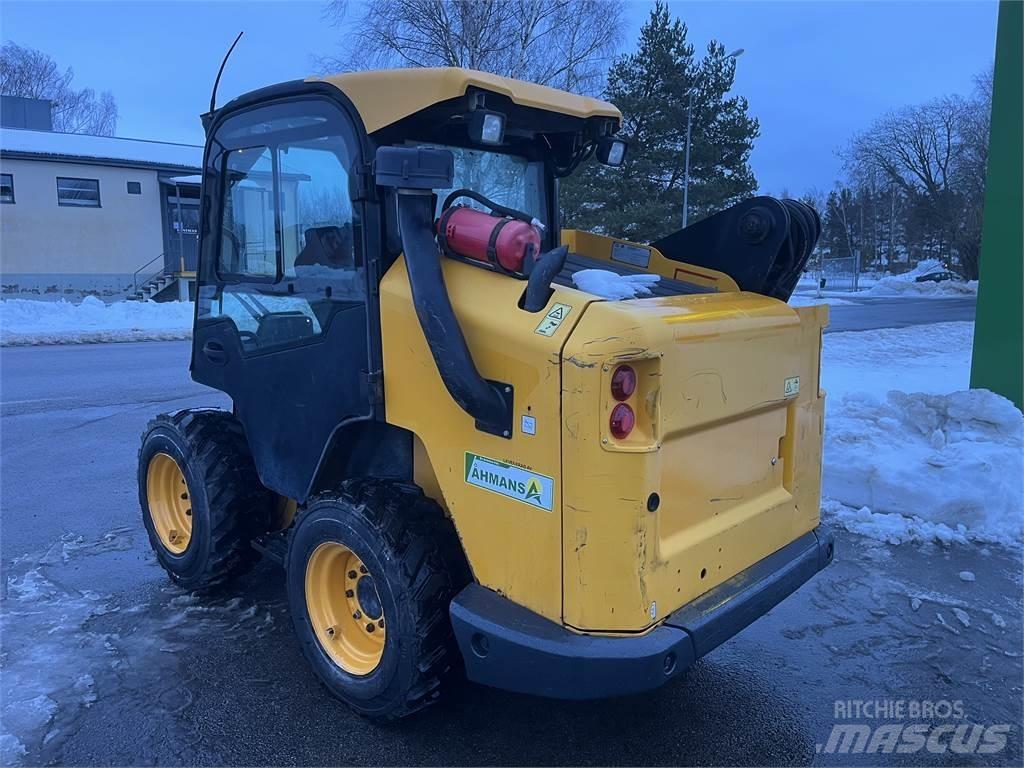 JCB 330 SKID STEER 沙滩车