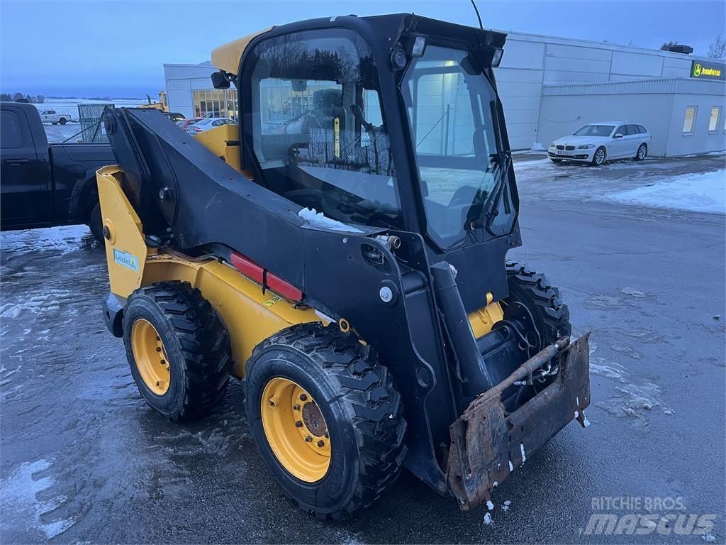 JCB 330 SKID STEER 沙滩车