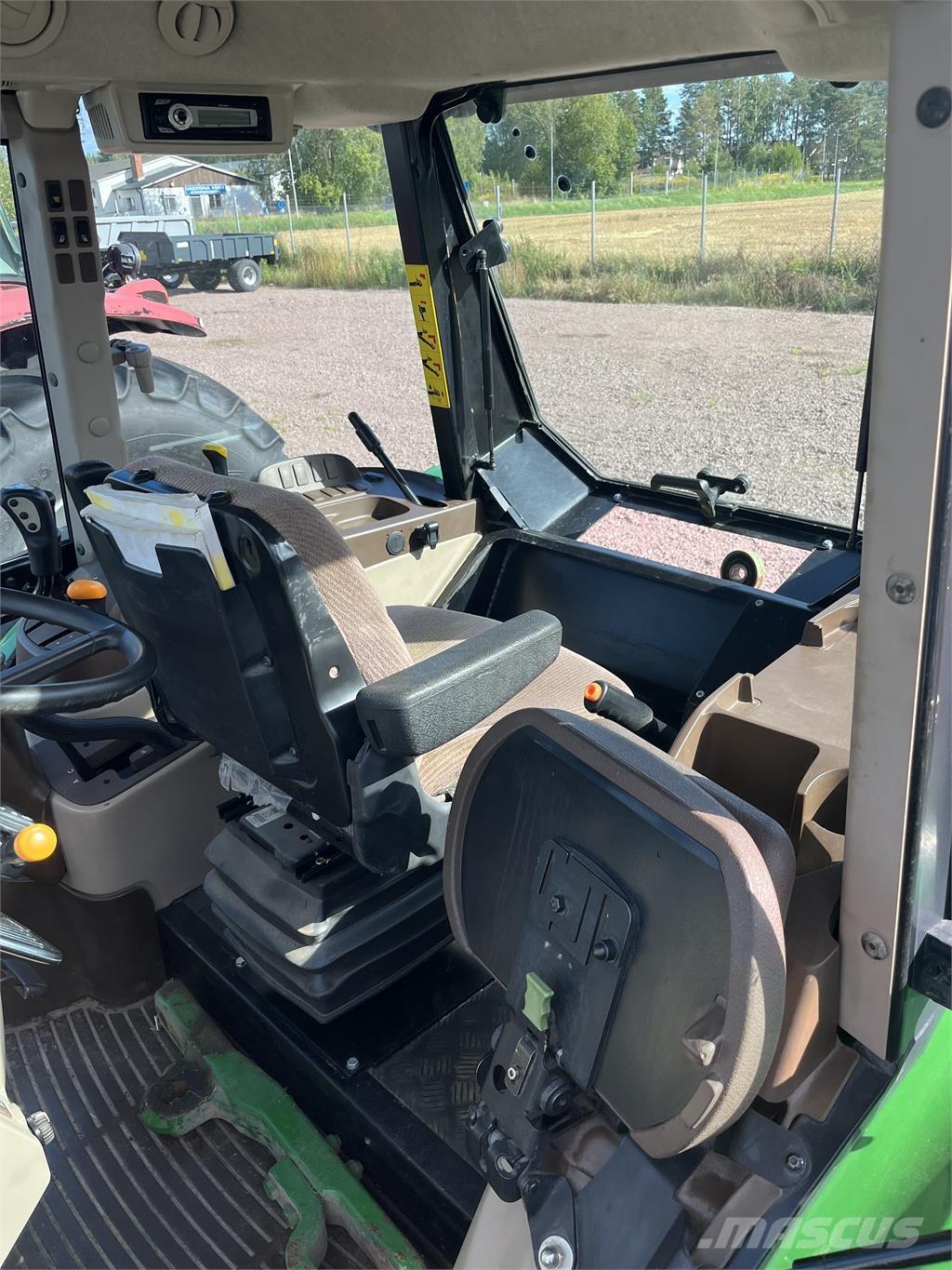 John Deere 5620 拖拉机/农用车