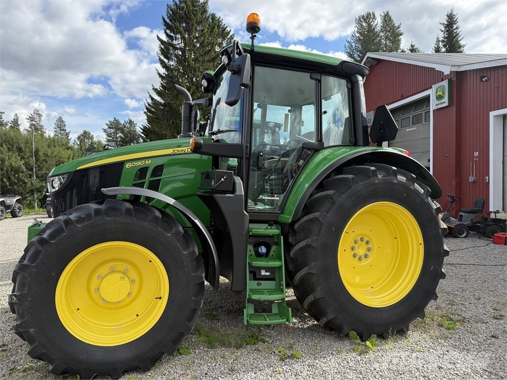 John Deere 6090M 拖拉机/农用车
