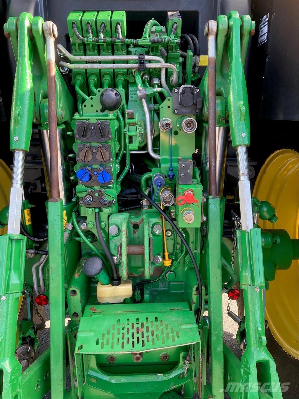 John Deere 6215R 拖拉机/农用车