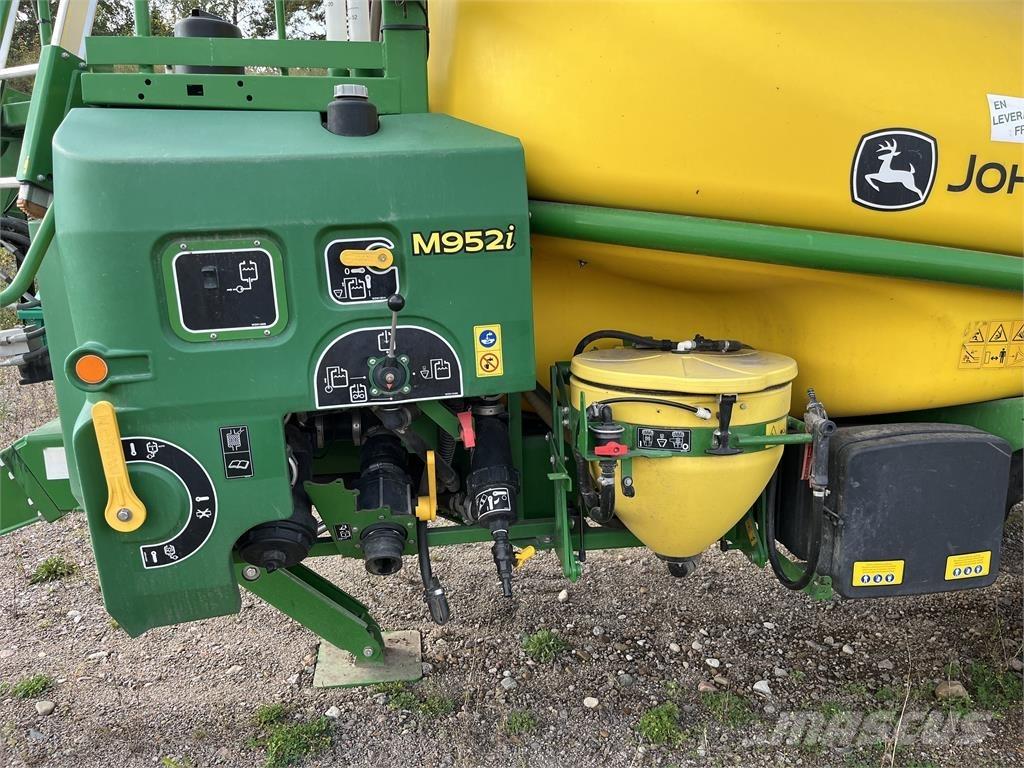 John Deere M952 牵引式喷雾机