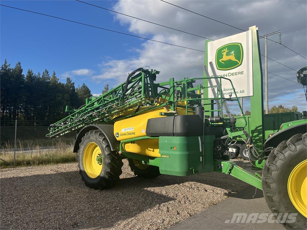 John Deere M952 牵引式喷雾机