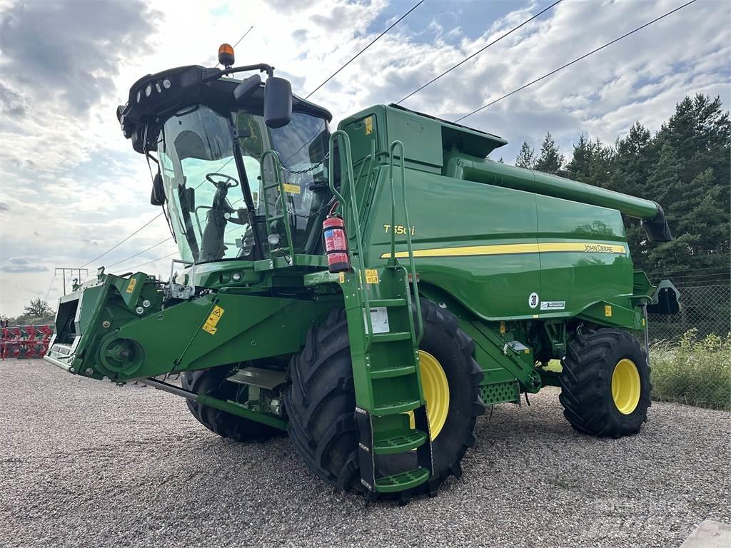 John Deere T550 联合收割机