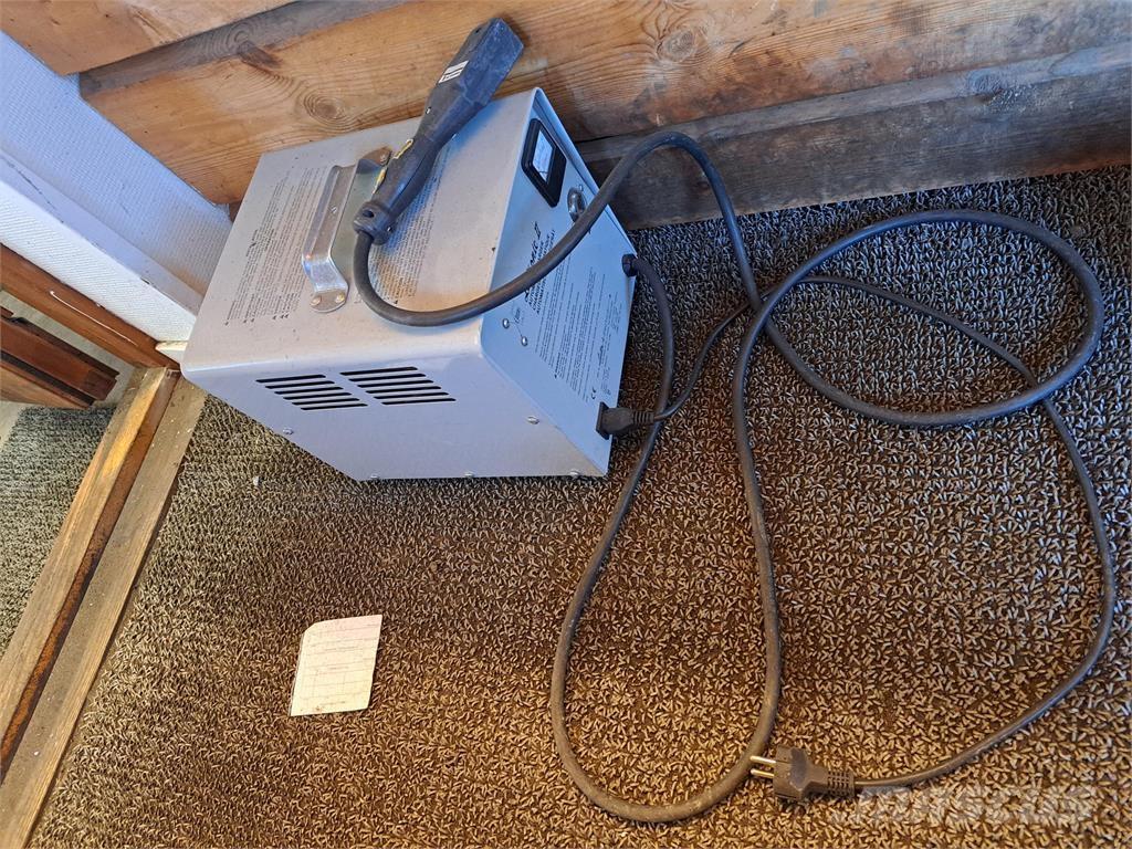 John Deere TE Gator 骑乘式割草机