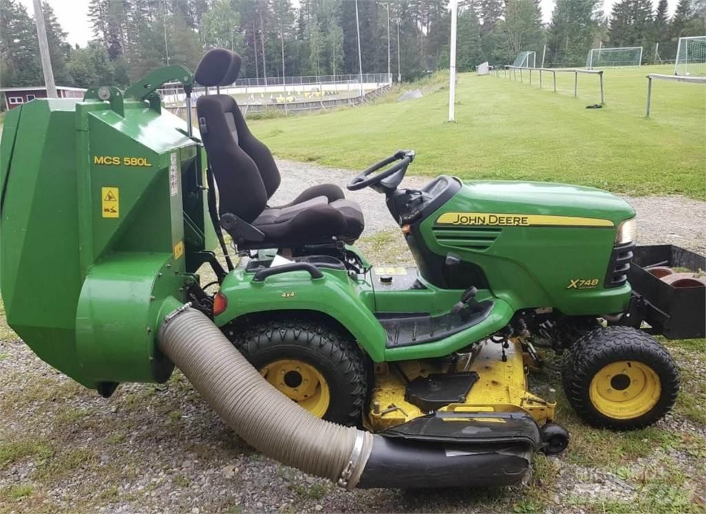 John Deere x748 骑乘式割草机