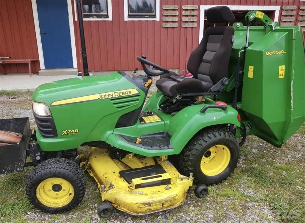 John Deere x748 骑乘式割草机
