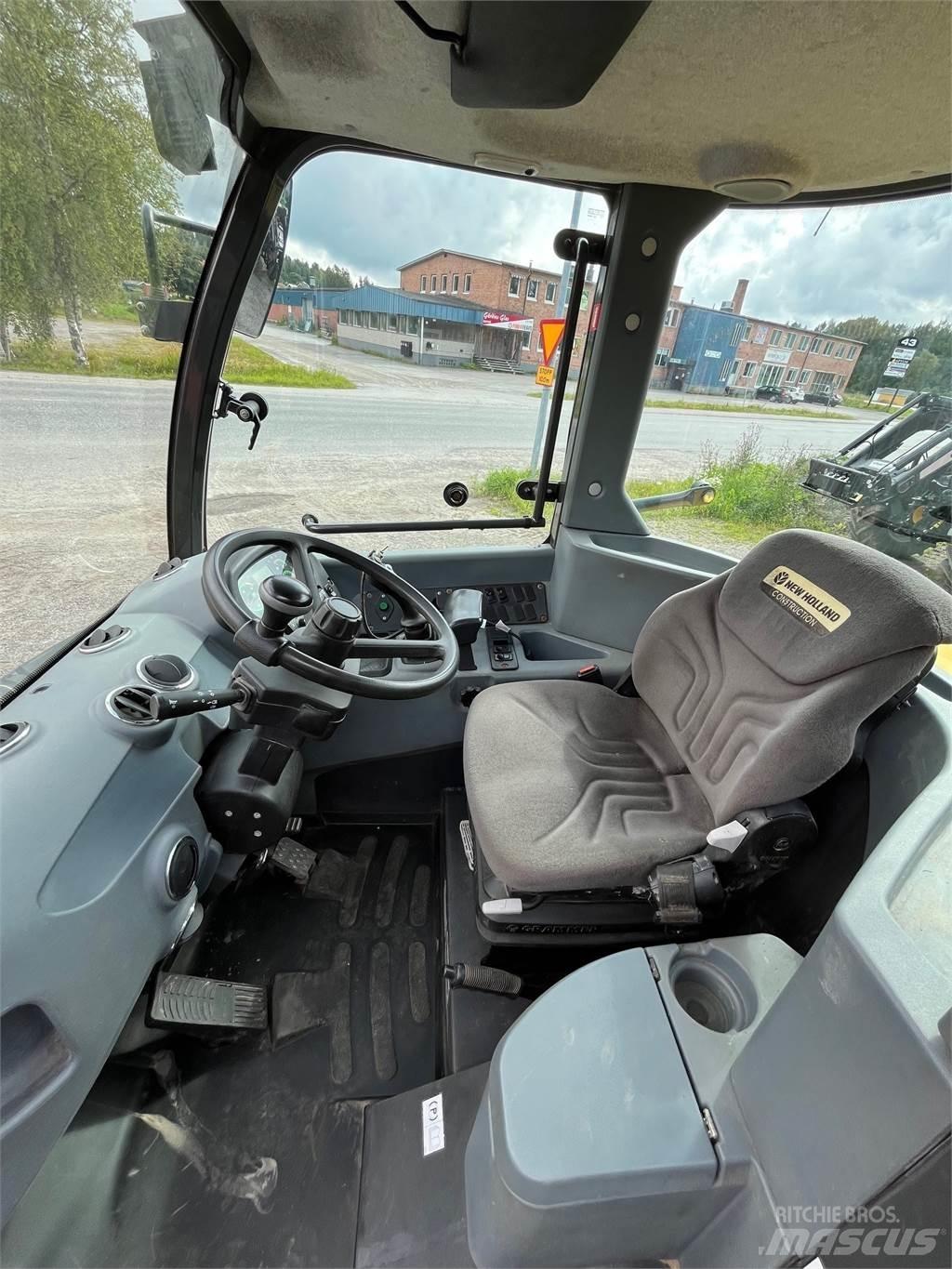 New Holland W70C 轮式装载机