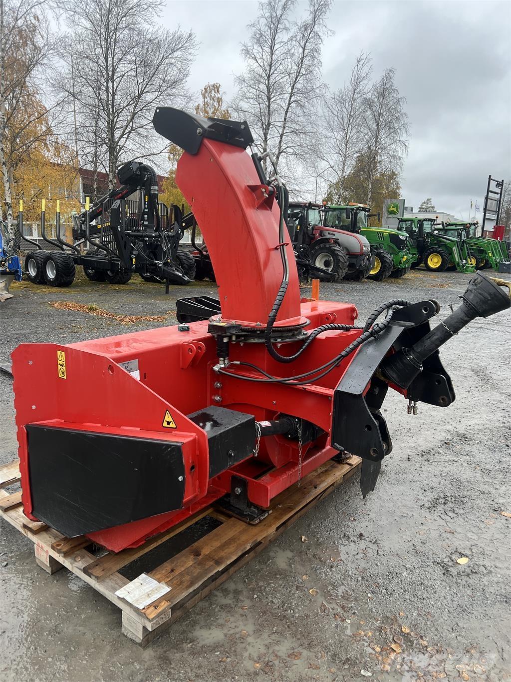 Tokvam 241THS FLEX 扬雪机