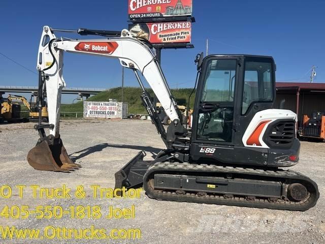 Bobcat E88 中型挖掘机