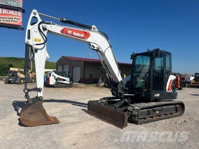 Bobcat E88 中型挖掘机