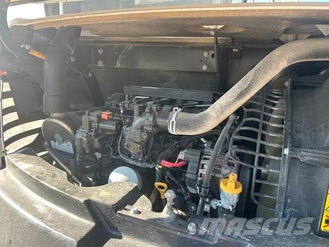 Bobcat E88 中型挖掘机