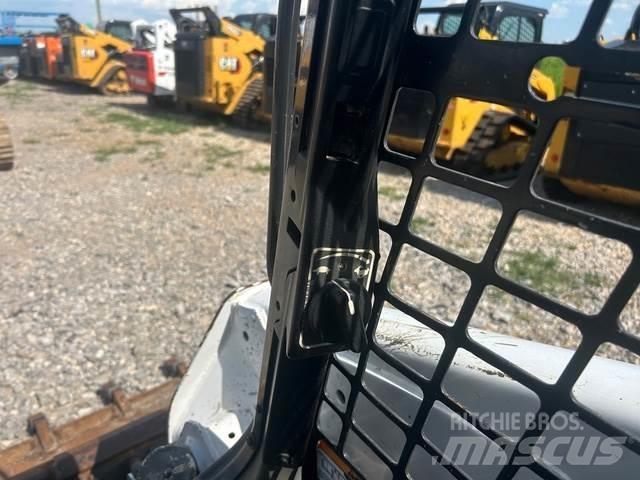 Bobcat T590 滑移装载机