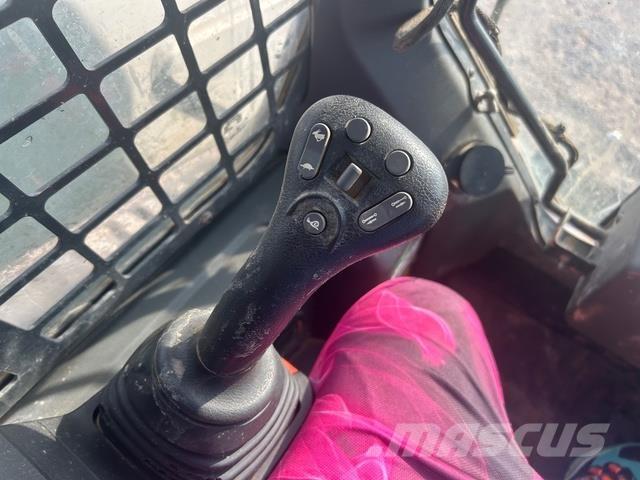 Bobcat T76 滑移装载机