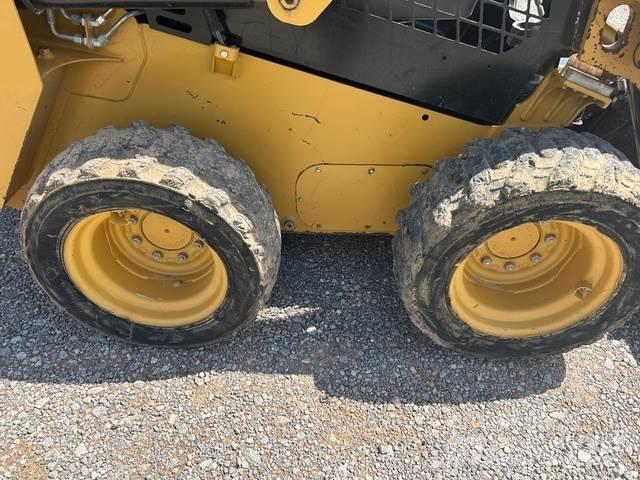 CAT 232D 轮胎、车轮和轮圈