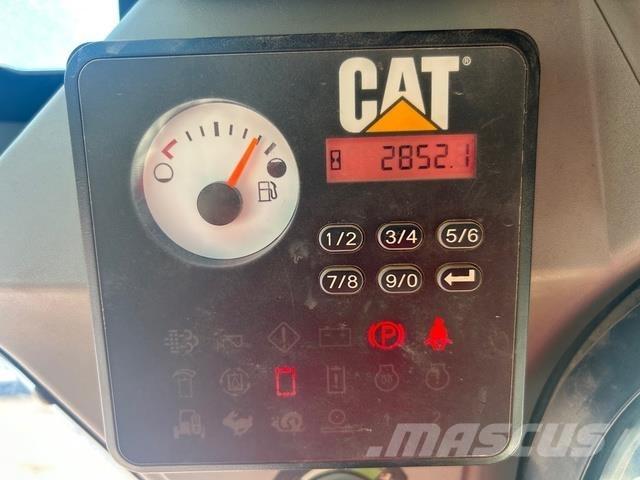 CAT 236D 轮胎、车轮和轮圈