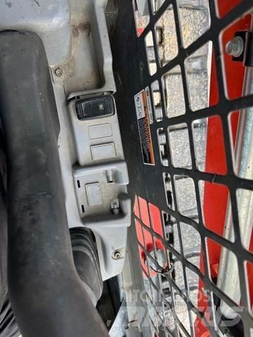 Kubota SVL65 滑移装载机