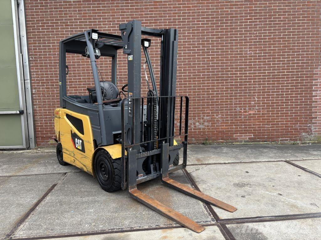 CAT 2EP5000 电动叉车