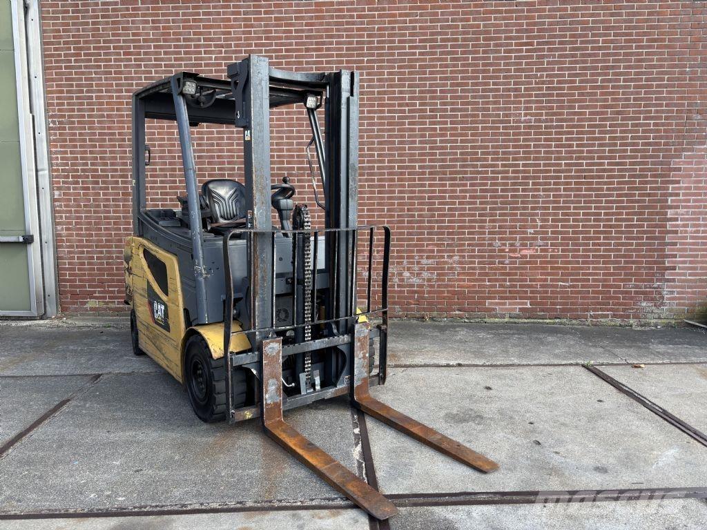 CAT 2EPC5000 电动叉车