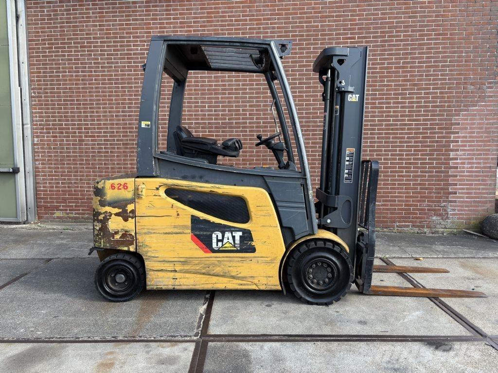 CAT 2EPC5000 电动叉车