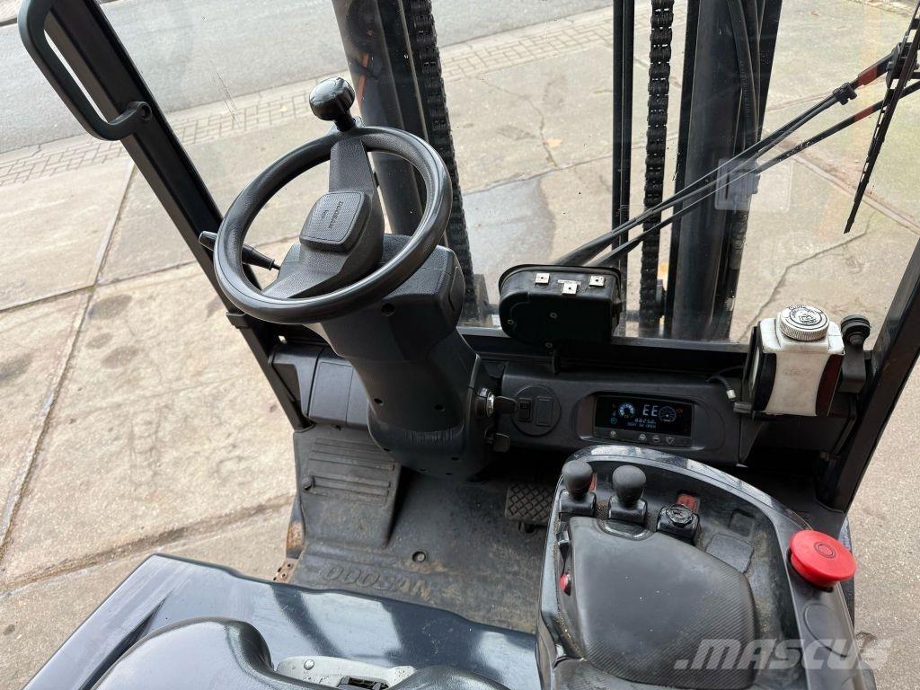 Doosan B35X-7 电动叉车