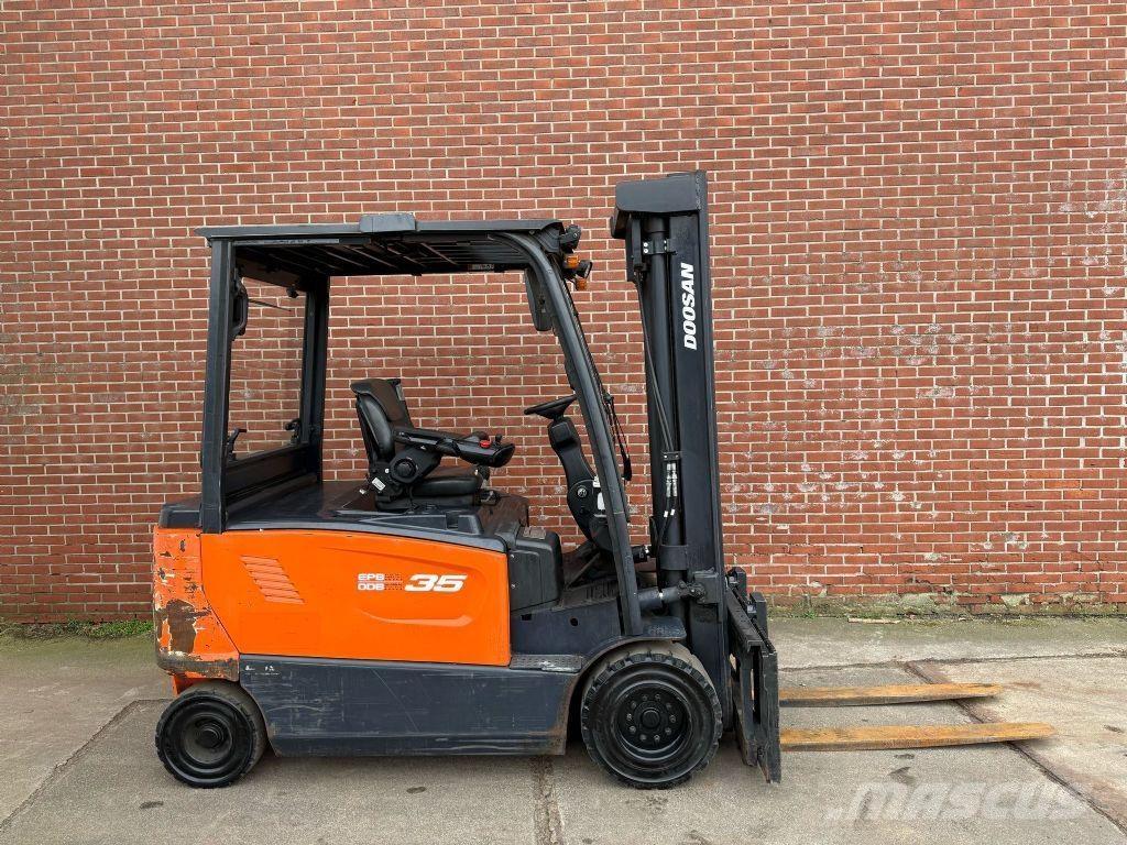Doosan B35X-7 电动叉车