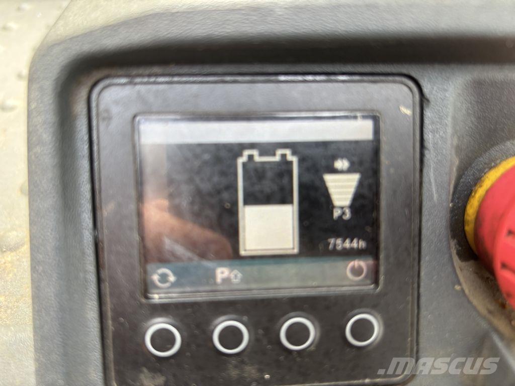 Jungheinrich ECE230 行走式堆垛机