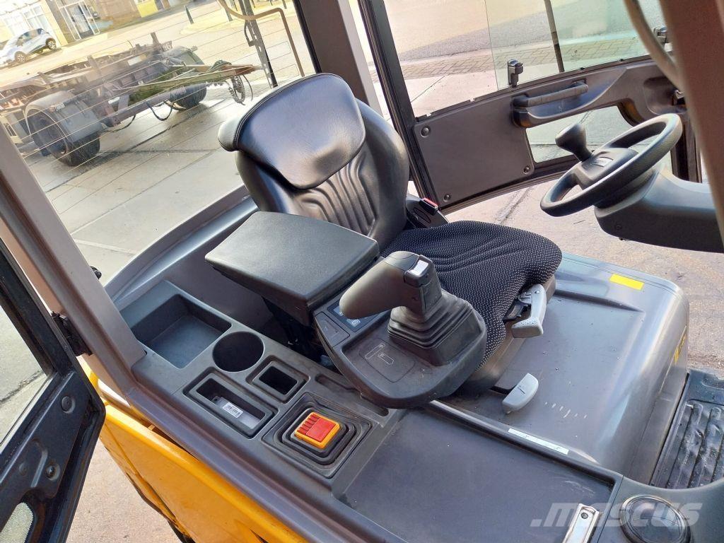 Jungheinrich EFG 320 电动叉车