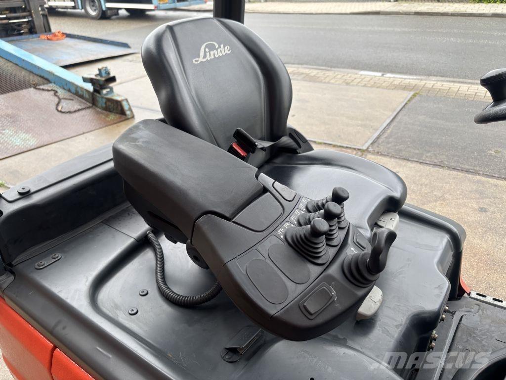 Linde E18-02 电动叉车
