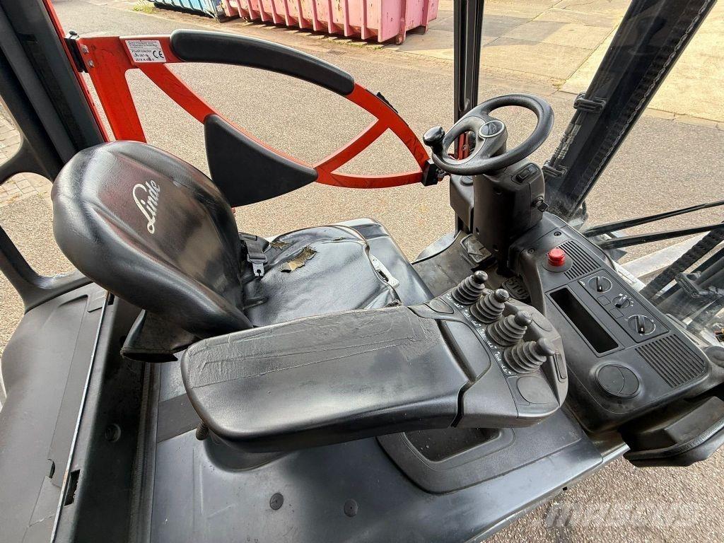 Linde E30-01 电动叉车