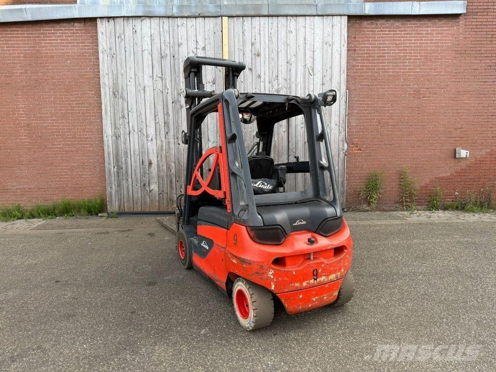 Linde E30-01 电动叉车