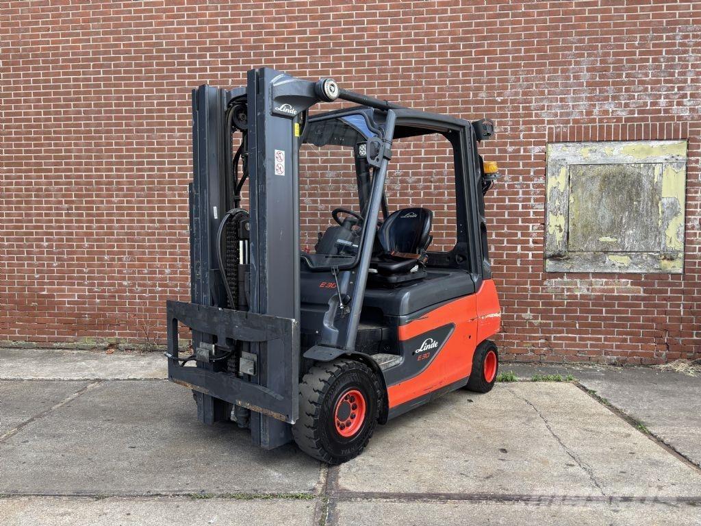 Linde E30-01 电动叉车