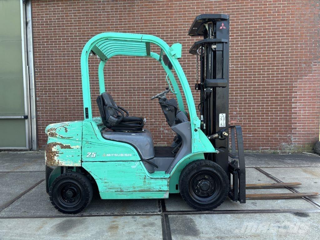 Mitsubishi FD25N 柴油叉车