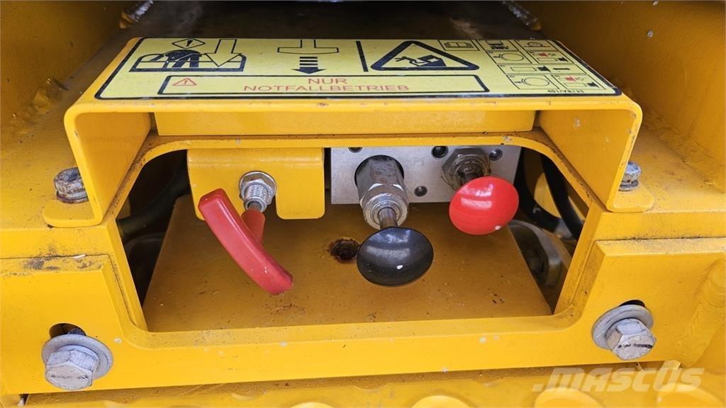 JCB S1930E 拖拉移动式高空作业平台