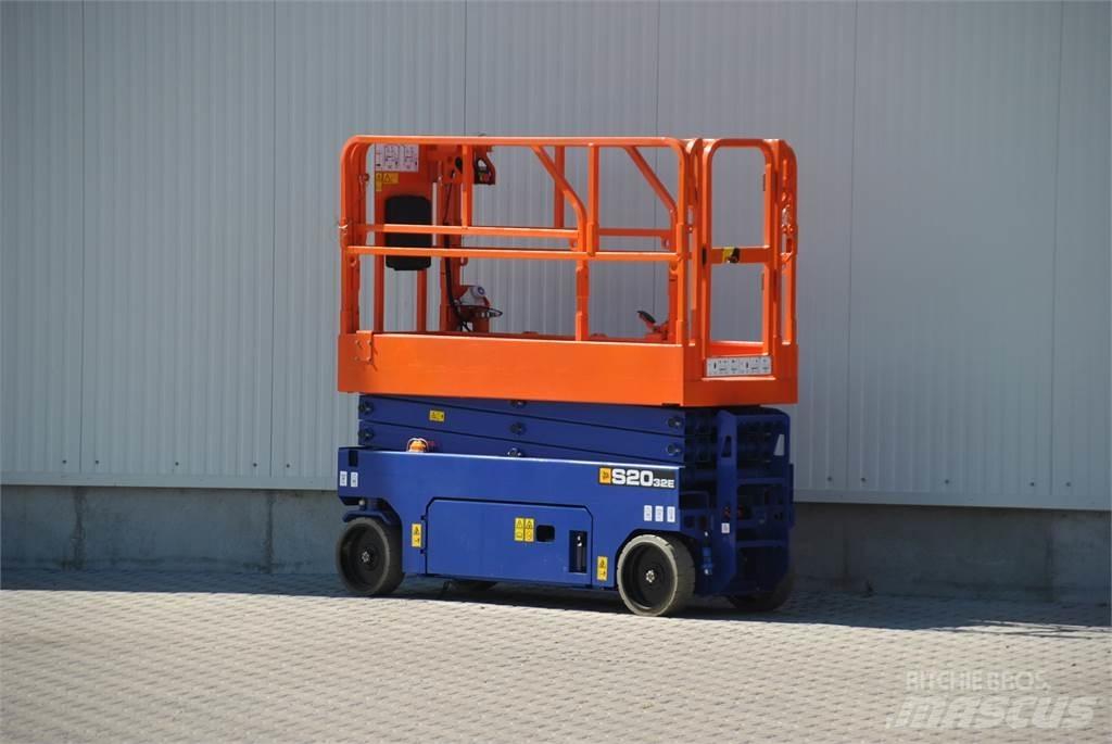 JCB S2032E 剪叉式升降机