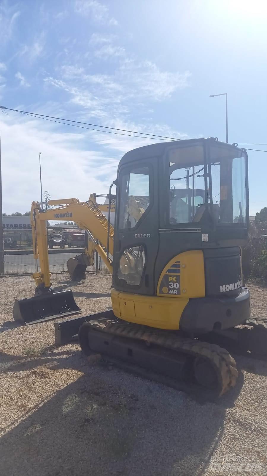 Komatsu PC30MR-2 小型挖掘机