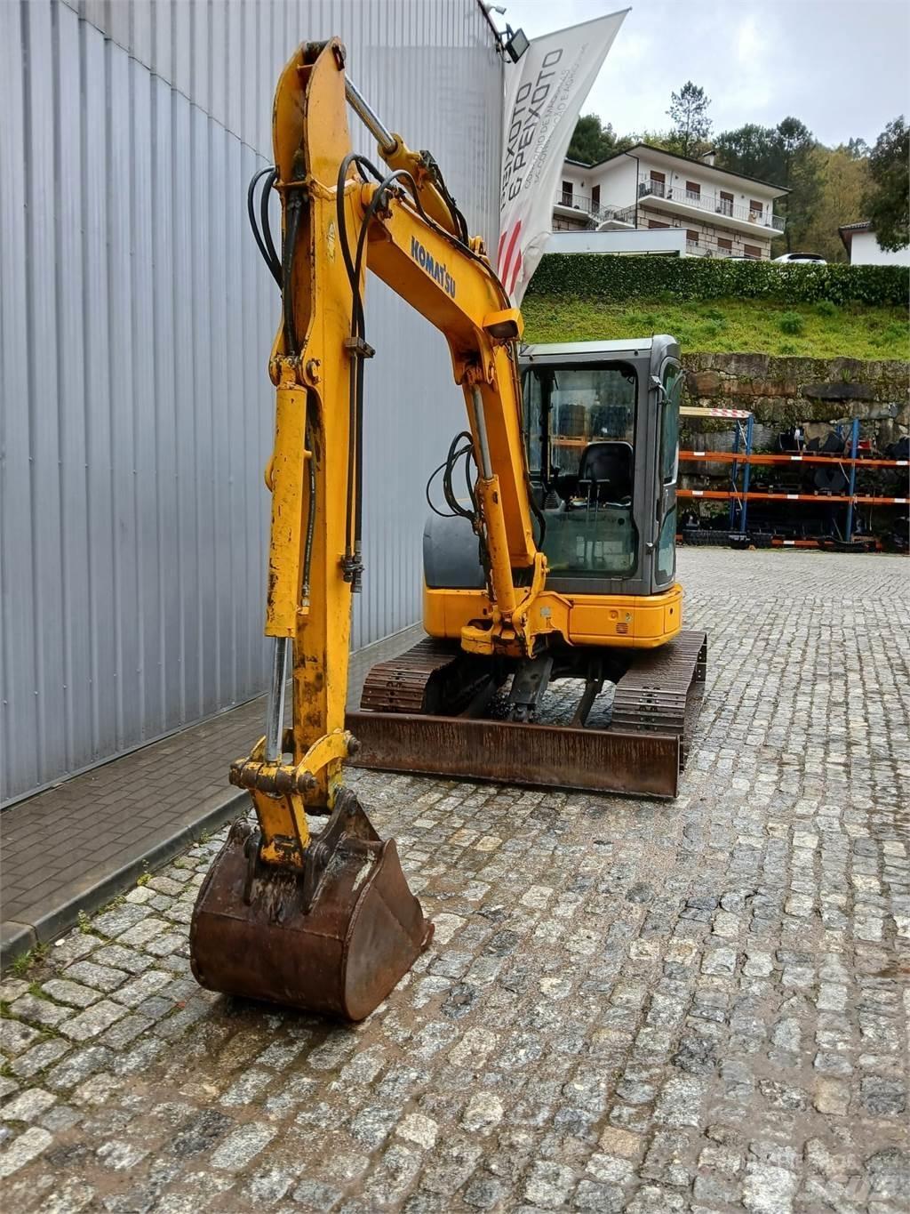 Komatsu PC50MR-2 小型挖掘机