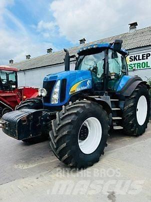 New Holland T8020 拖拉机/农用车