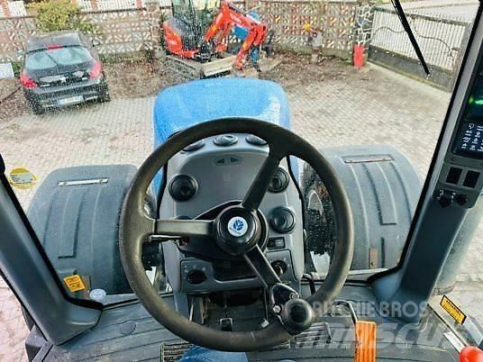 New Holland T8040 拖拉机/农用车