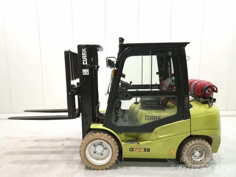 Clark GTS30L 天然气叉车