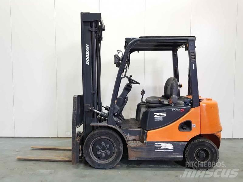 Doosan D25S-5 柴油叉车