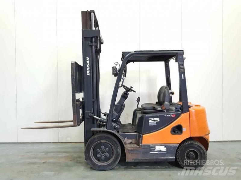 Doosan D25S-5 柴油叉车
