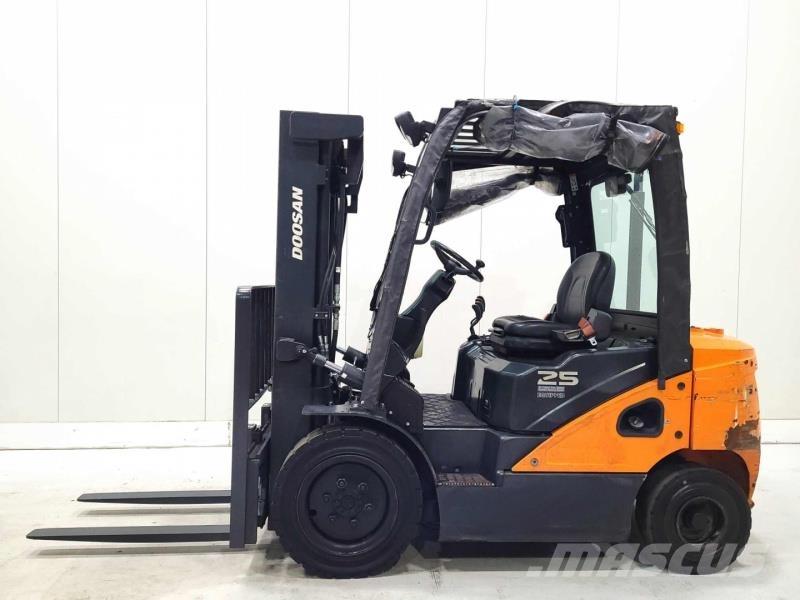 Doosan D25S-7 柴油叉车