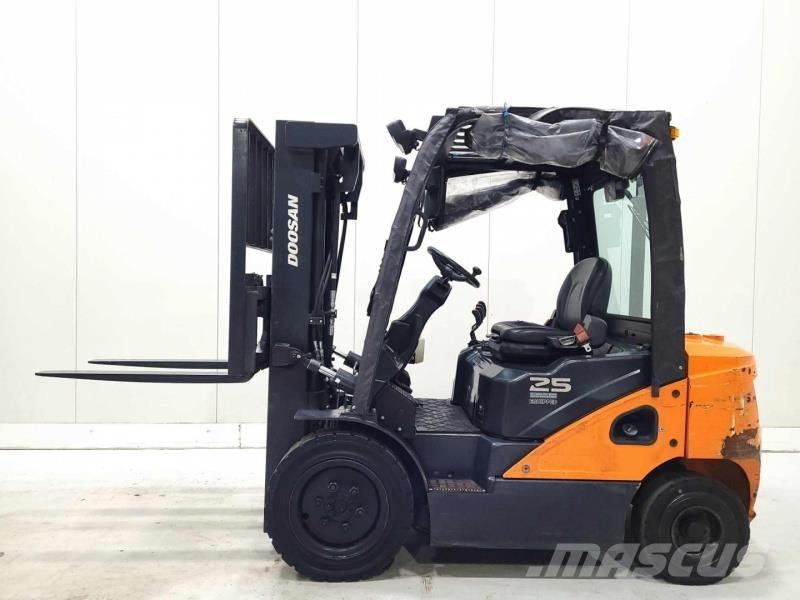 Doosan D25S-7 柴油叉车